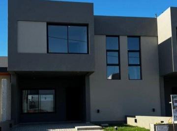 Casa · 116m² · 4 Ambientes · Manantiales - Vendo Duplex de 3 Dorm. a Estrenar