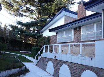 Casa · 345m² · 9 Ambientes · Cabana - Venta Casa Chalet de 3 Dorm. con Pileta.