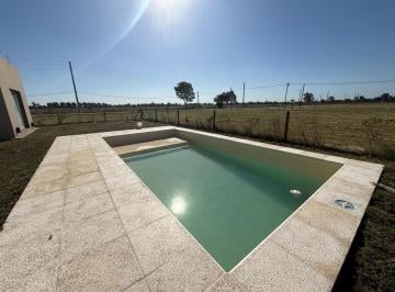 Casa · 197m² · 4 Ambientes · 2 Cocheras · Casa Premium en Venta con Pileta