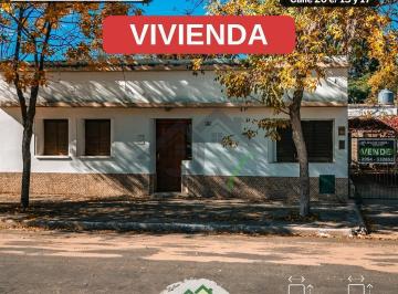 Casa · 466m² · 4 Dormitorios · 1 Cochera · Casa + Departamento en Venta en Victorica | Excelente Ubicación Céntrica y Potencial de Renta
