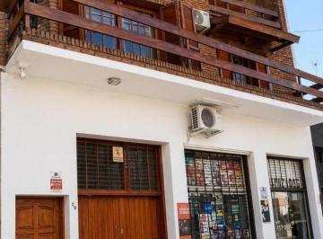 Casa · 209m² · 5 Ambientes · 2 Cocheras · Casa 6 Ambientes con Garage y 2 Locales Comerciales