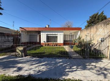 Casa · 41m² · 3 Ambientes · 1 Cochera · Alquiler Casa en Solano