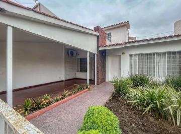 Casa · 184m² · 3 Dormitorios · Venta - Casa de 3 Dorm., Patio y Cochera Barrio Roque Saenz Peña - Rosario.