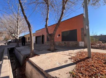 Casa · 274m² · 6 Ambientes · 3 Cocheras · Venta de Casa y Dpto Calle A. del Valle Godoy Cruz