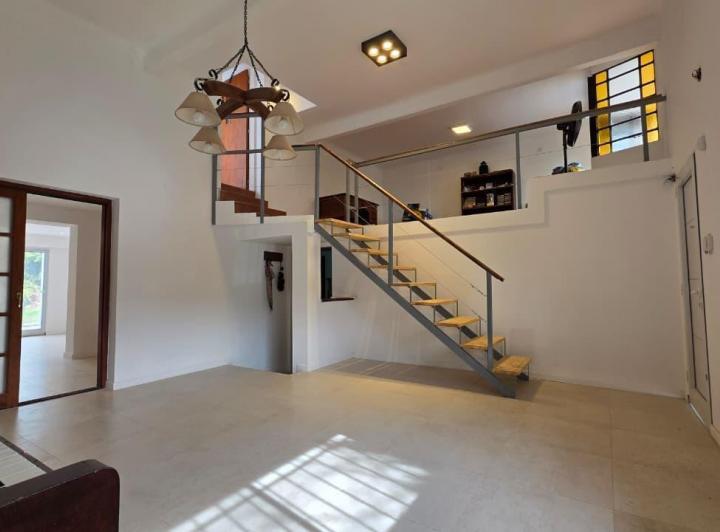 Casa · 192m² · 7 Ambientes · 1 Cochera