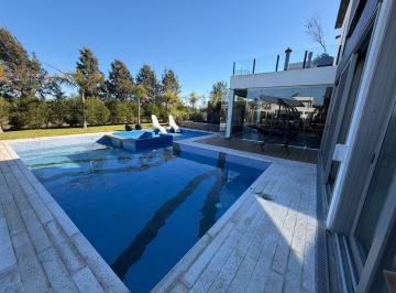 Casa · 900m² · 5 Ambientes · 2 Cocheras · Casa en Terralagos