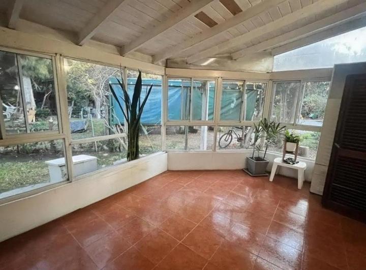 Casa · 105m² · 4 Ambientes · 5 Cocheras
