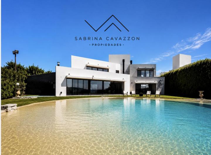 Casa · 500m² · 10 Ambientes · 4 Cocheras