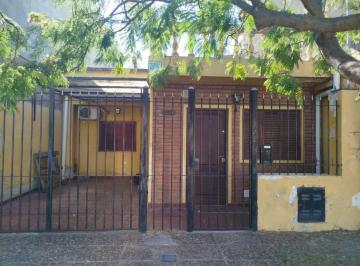 Casa · 71m² · 2 Dormitorios · 1 Cochera · Se Vende Casa en San Lorenzo 6400