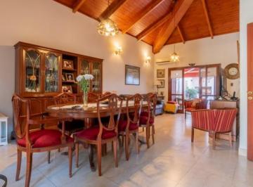 Casa · 173m² · 3 Dormitorios · 2 Cocheras · Casa a Una Cuadra de La Costanera