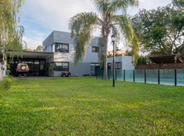 Casa · 275m² · 3 Dormitorios · 2 Cocheras · Casa de Categoria a 3 Cuadras de Ruta 1