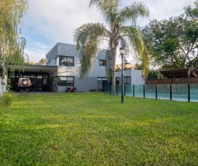 Casa · 275m² · 3 Dormitorios · 2 Cocheras