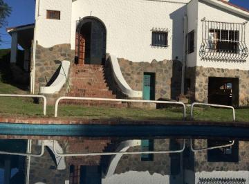 Casa de 10 ambientes, Villa Allende · Vendo Espectácular Casa en Villa Allende con Cancha de Tenis y Piscina a m de La Policia.