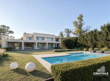 Casa · 355m² · 6 Ambientes · 2 Cocheras · Venta - Kentucky Club de Campo - Casa 4 Dorm. con Fondo Norte Al Golf.