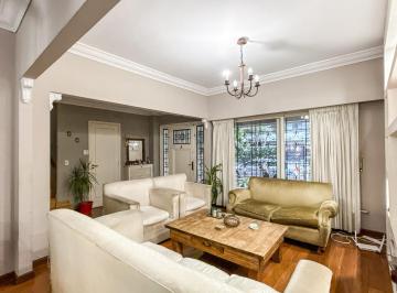 Casa · 233m² · 5 Ambientes · 1 Cochera · Casa con Pileta en Vicente Lopez