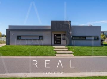 Casa · 150m² · 4 Ambientes · 2 Cocheras · Casa en Venta, 4 Ambientes, en Barrio San Sebastian, Pilar