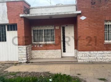 Casa · 107m² · 5 Ambientes · 1 Cochera · Casa Para Reciclar en Venta