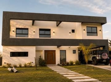 Casa · 174m² · 6 Ambientes · 3 Cocheras · Casa en Venta, 6 Ambientes, en San Sebastian, Pilar