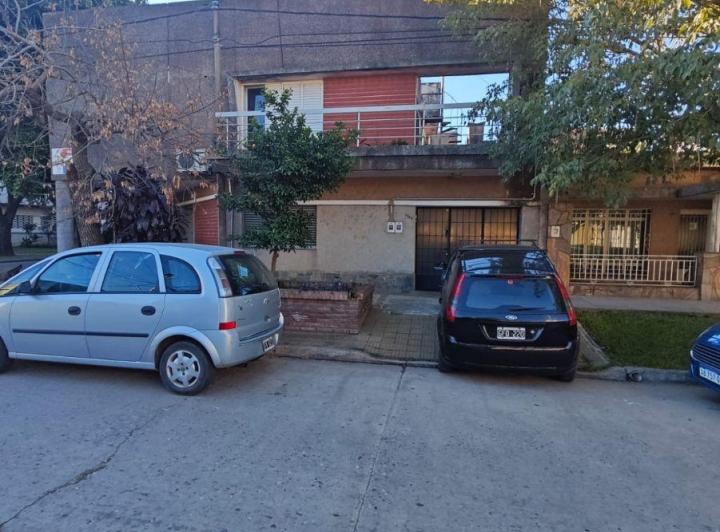 Casa · 180m² · 7 Ambientes · 2 Cocheras