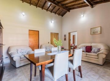 Casa · 84m² · 4 Ambientes · 1 Cochera · Venta Chalet 4 Amb en Ituzaingo con Jardin