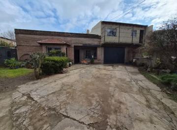 Casa · 143m² · 4 Ambientes · 1 Cochera · Venta Casa 4 Amb + 4 Dptos Renta G Rodriguez Ruta 28