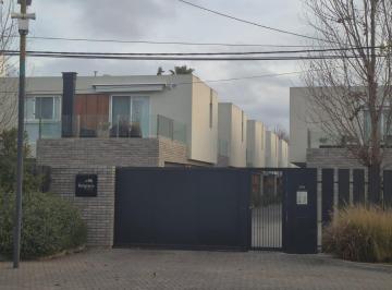Casa · 89m² · 3 Ambientes · 1 Cochera · Casa en Venta en La Plata