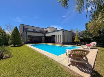 Casa · 181m² · 6 Ambientes · Casa en Venta, Barrio Privado Aguadas, Funes, 3 Dorm. Premium C/amenities!