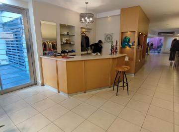Local comercial · 152m² · 3 Ambientes · Local en Venta Centro Rosario - Amplio Frente Vidriado - Patio