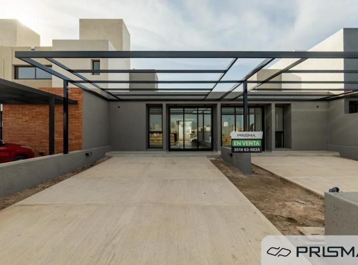 Casa · 76m² · 5 Ambientes · 2 Cocheras