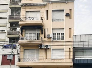 Departamento de 3 ambientes, Almagro · Departamento 3 Ambientes Al Frente Luminoso con Balcon