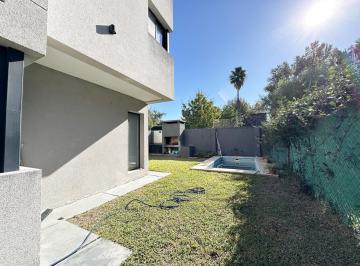 Casa · 95m² · 4 Ambientes · 1 Cochera · Casa en Venta, Fisherton, Rosario, 2 Dorm. C - Cochera y Patio