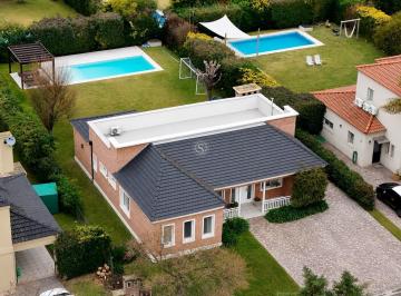 Casa · 158m² · 4 Ambientes · 4 Cocheras · Casa en Venta en Saint Matthew´s, Pilar, G. B. a. Zona Norte