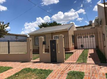 Casa de 3 ambientes, Cañuelas · Casa Centrica en Alquiler - Cañuelas
