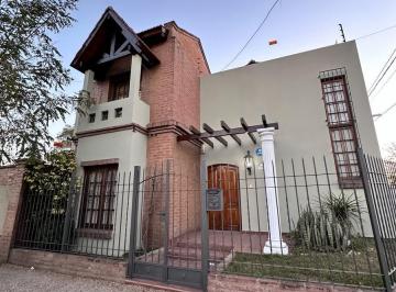Casa · 255m² · 3 Ambientes · Casa Tres Dorm. - con Pileta - Arguello
