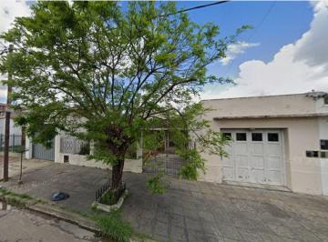 Casa de 5 ambientes, Esteban Echeverría · Venta Casa de 5 Ambientes con Cochera Sobre Gran Lote de 720 m²