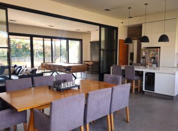 Casa · 350m² · 5 Ambientes · Buenos Aires Village - Casa en Bella Vista