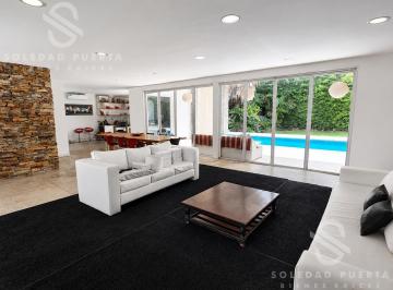 Casa · 240m² · 5 Ambientes · 3 Cocheras · Venta de Cómoda Casa en Pilar Village