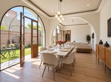Casa · 198m² · 5 Ambientes · 1 Cochera · Casa - Abasto