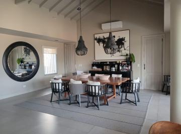 Casa · 400m² · 4 Ambientes · 3 Cocheras · Casa en Alquiler 4 Ambientes en Chacras de Murray