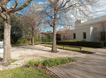 Casa · 400m² · 4 Ambientes · 3 Cocheras · Casa en Alquiler 4 Ambientes en Chacras de Murray