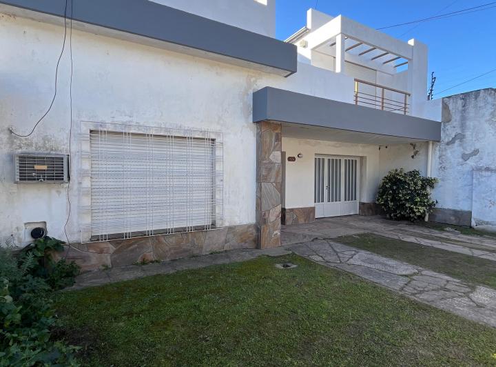 Casa · 237m² · 9 Ambientes · 3 Cocheras