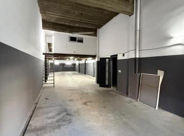 Bodega-Galpón · 150m² · Galpón en Alquiler – Lomas del Mirador – Amplios Espacios – Ideal Depósito / Showroom