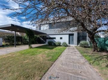 Casa · 240m² · 4 Ambientes · 4 Cocheras · Las Cañitas | 3 Dorm | Calef. Central | Pileta | Seguridad 24hs