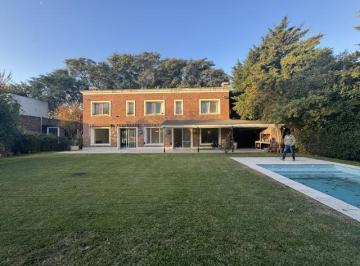 Casa · 254m² · 6 Ambientes · Conquipropiedades - Venta - Casa en Laguna del Sol