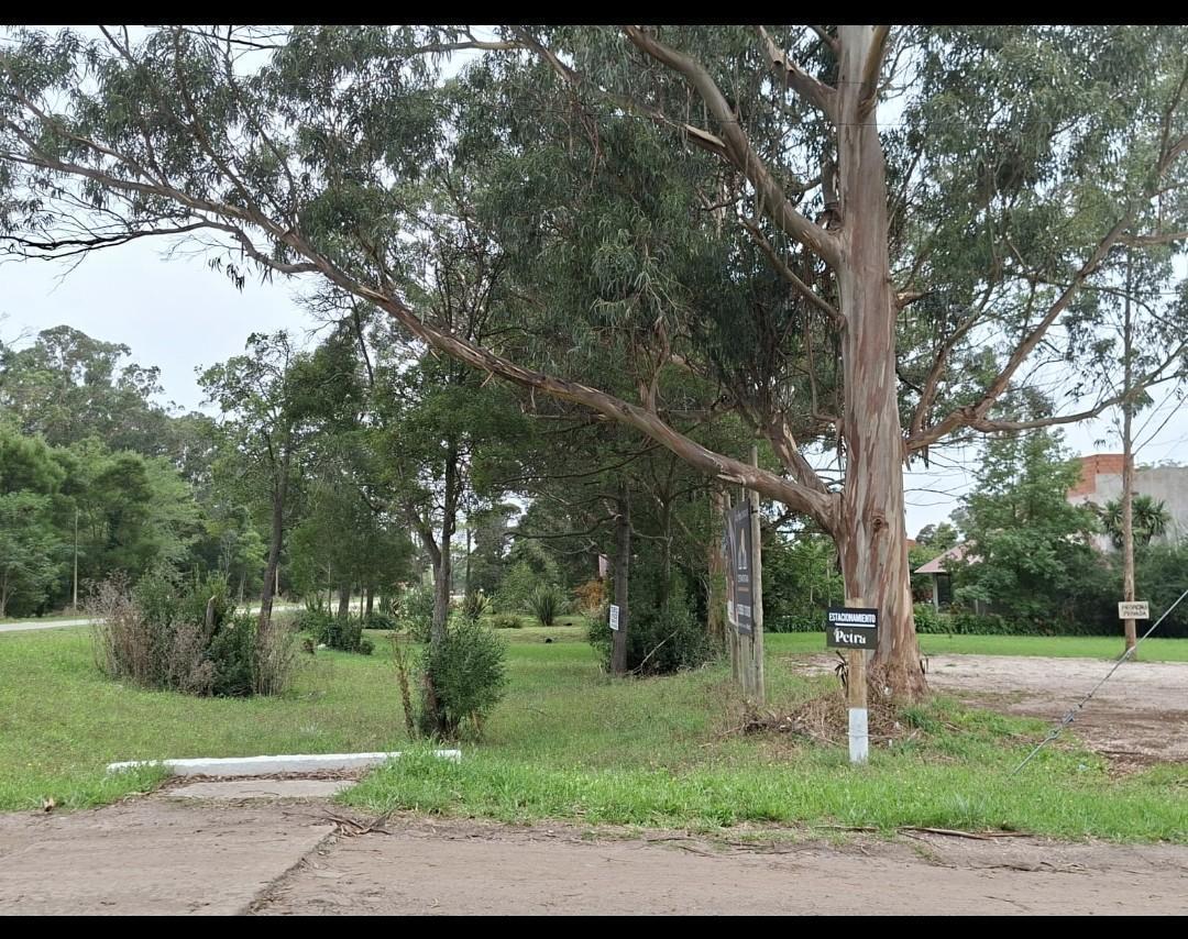 ¡Bienvenido a tu próximo proyecto en Los Acantilados! Este terreno de 450 m2 es la oportunidad perfecta para quienes buscan construir su hogar de ensueño o una inversión en una de las zonas más prometedoras