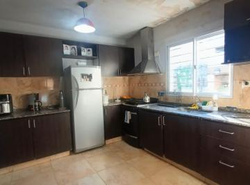 Casa · 114m² · 4 Ambientes · 1 Cochera · Venta Casa en Unquillo Apto Credito