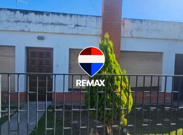 Casa · 100m² · 4 Ambientes · 1 Cochera · Casa Alquiler Barrio El Tribuno Zona Sur