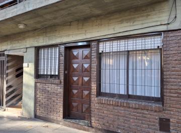Departamento · 60m² · 3 Ambientes · 1 Cochera · Departamento Pb con Patio a m de Av Maipú.