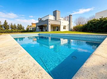 Casa · 280m² · 5 Ambientes · 1 Cochera · Casa - Terravista