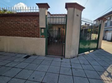 Casa · 120m² · 4 Ambientes · 2 Cocheras · Casa en Lanús Este